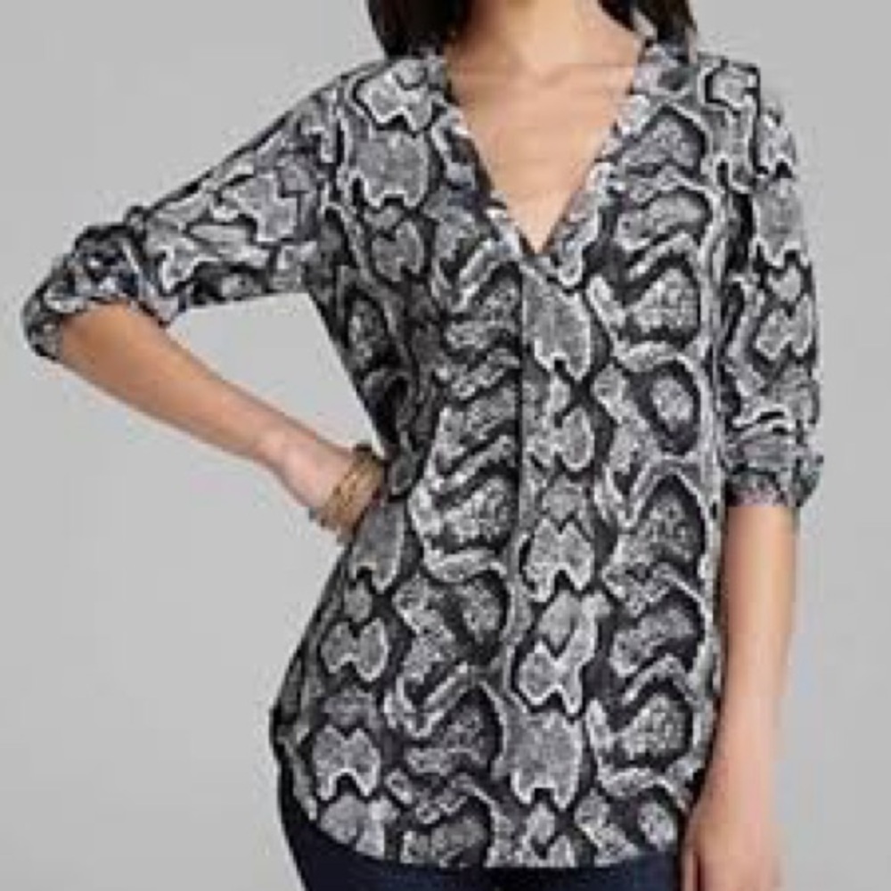 Joie Daryn silk snake print black grey white longsleeve v neck blouse size XS